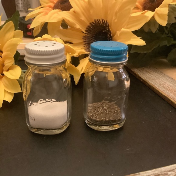 The Ball Mason Jars Mini Salt & Pepper Shakers - Picture 2 of 8